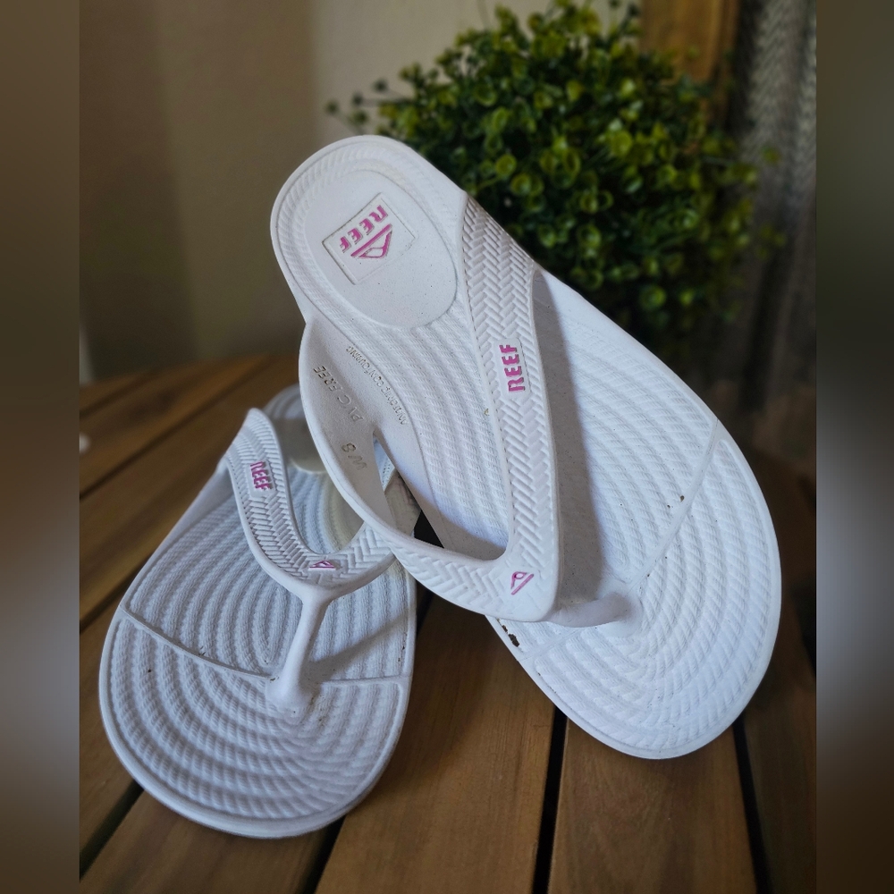 Reef Women's White and Pink Sandals